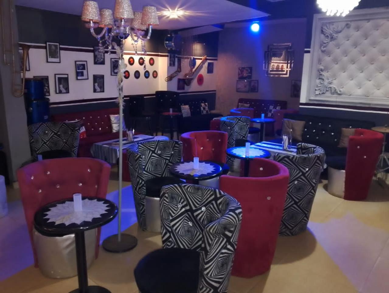 Hotel Restaurant Constellation Tchang Екстериор снимка