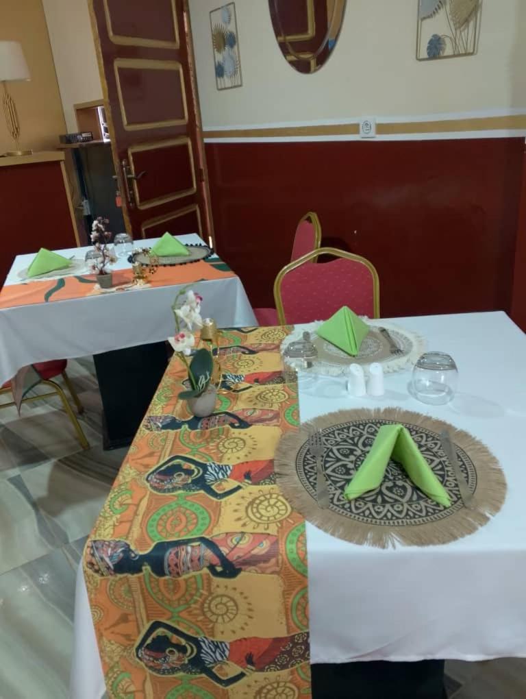 Hotel Restaurant Constellation Tchang Екстериор снимка