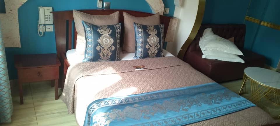 Hotel Restaurant Constellation Tchang Екстериор снимка
