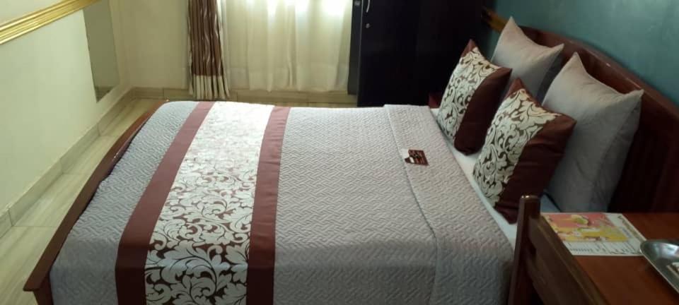 Hotel Restaurant Constellation Tchang Екстериор снимка
